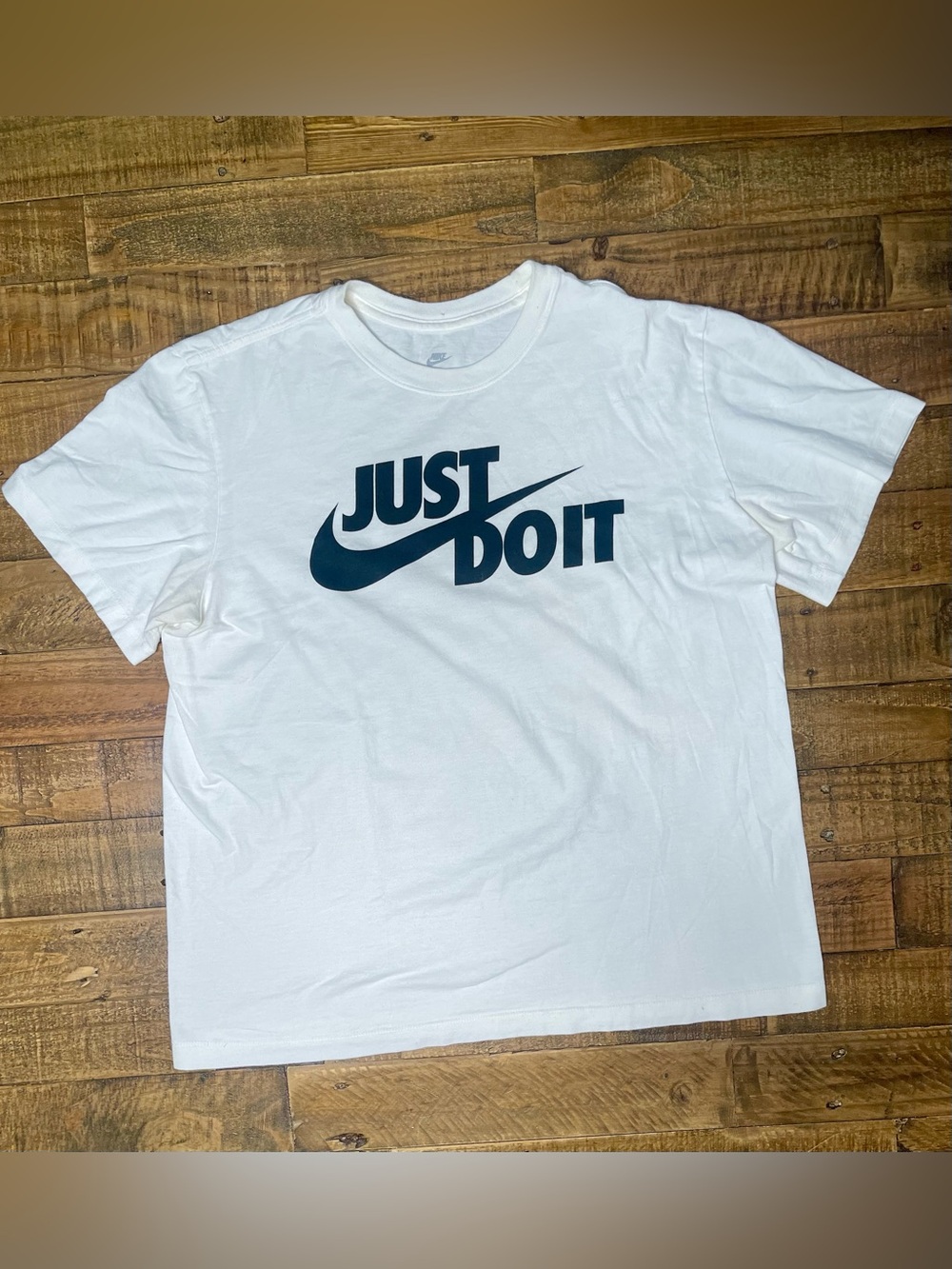 Nike Men's White Graphic 'Just Do It' Logo Crew Neck Cotton T-Shirt Medium